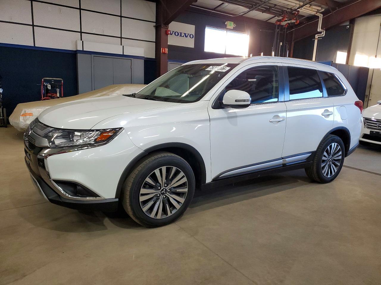 Vista de 2020 MITSUBISHI OUTLANDER SE, ángulo 1