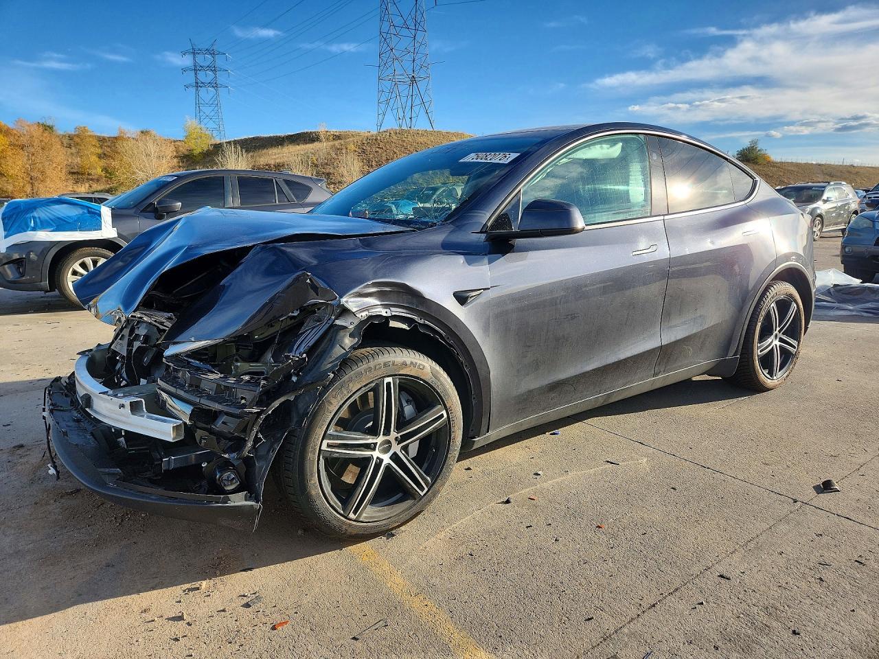 Vista de 2026 TESLA MODEL Y, ángulo 1