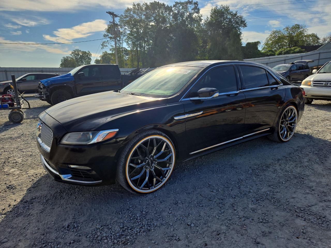 Vue de 2017 LINCOLN CONTINENTAL RESERVE, angle 1