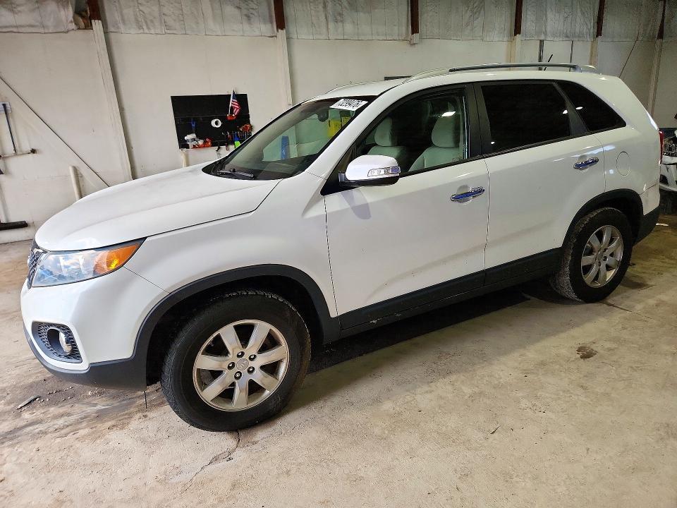 2013 KIA SORENTO LX  