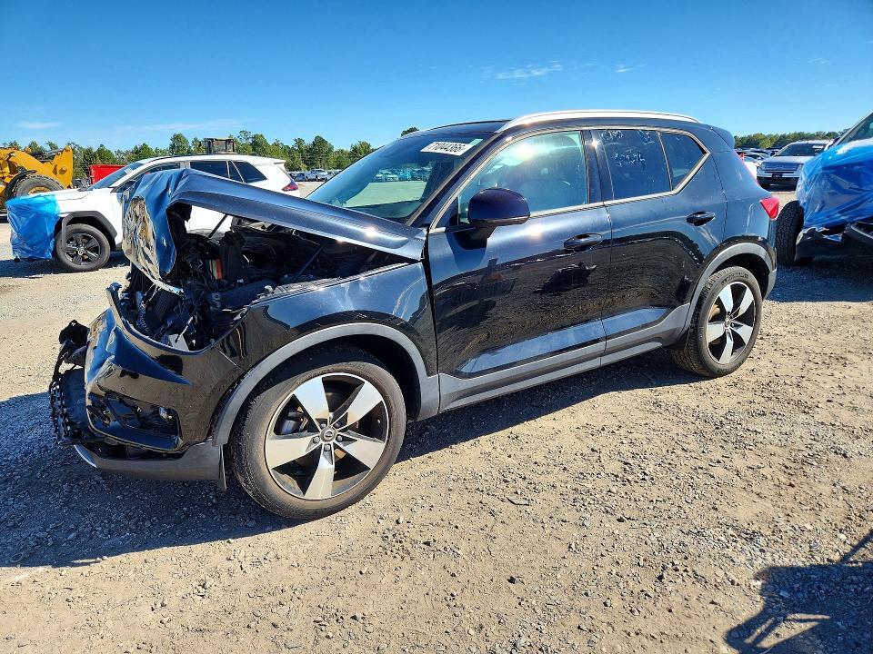 2021 VOLVO XC40 T5 MOMENTUM  