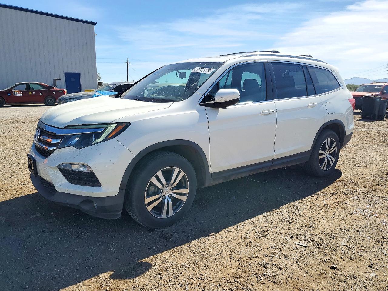 Vue de 2016 HONDA PILOT EXL, angle 1