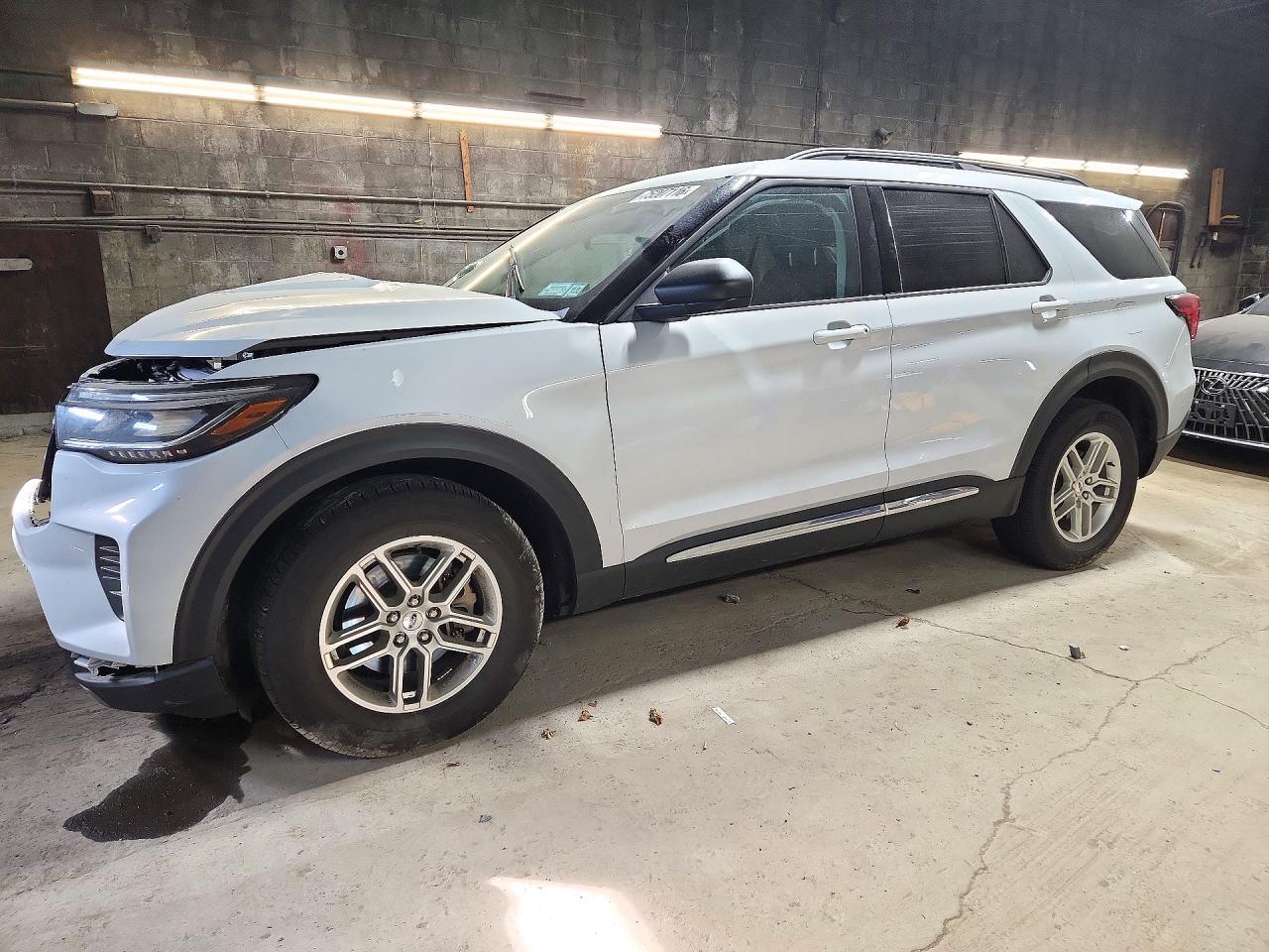 Vista de 2025 FORD EXPLORER ACTIVE, ángulo 1