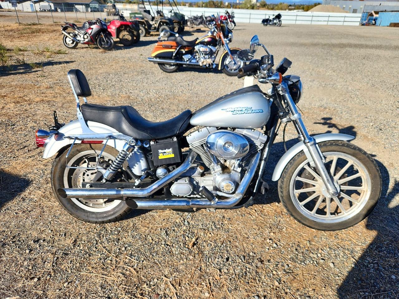 منظر 2004 HARLEY-DAVIDSON FXD، زاوية 1