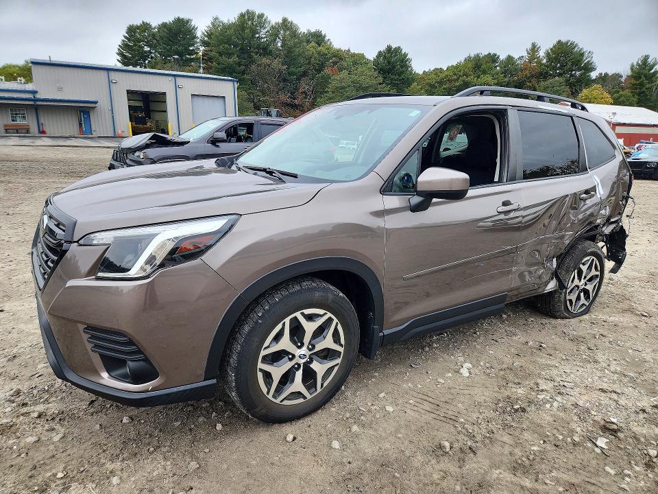 2022 SUBARU FORESTER PREMIUM  