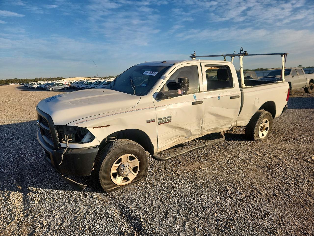 منظر 2016 RAM 2500 ST، زاوية 1