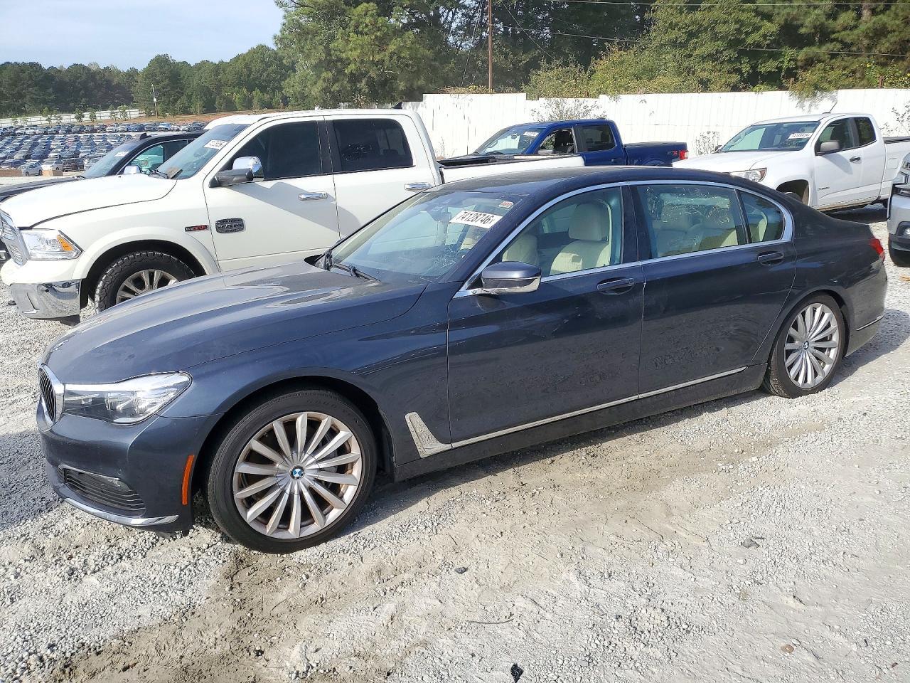 Вид 2018 BMW 740 I, угол 1