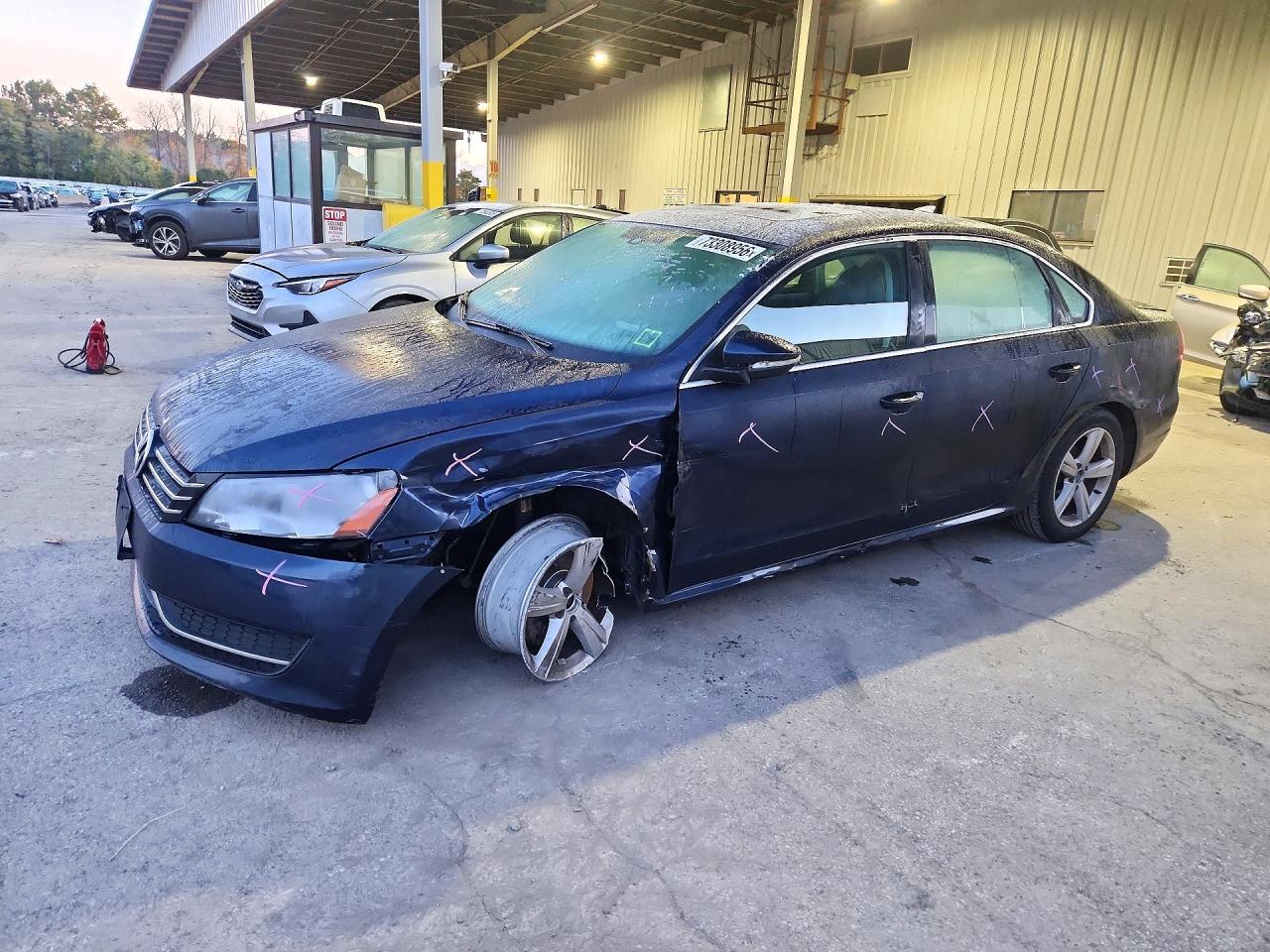Вид 2012 VOLKSWAGEN PASSAT SE, угол 1