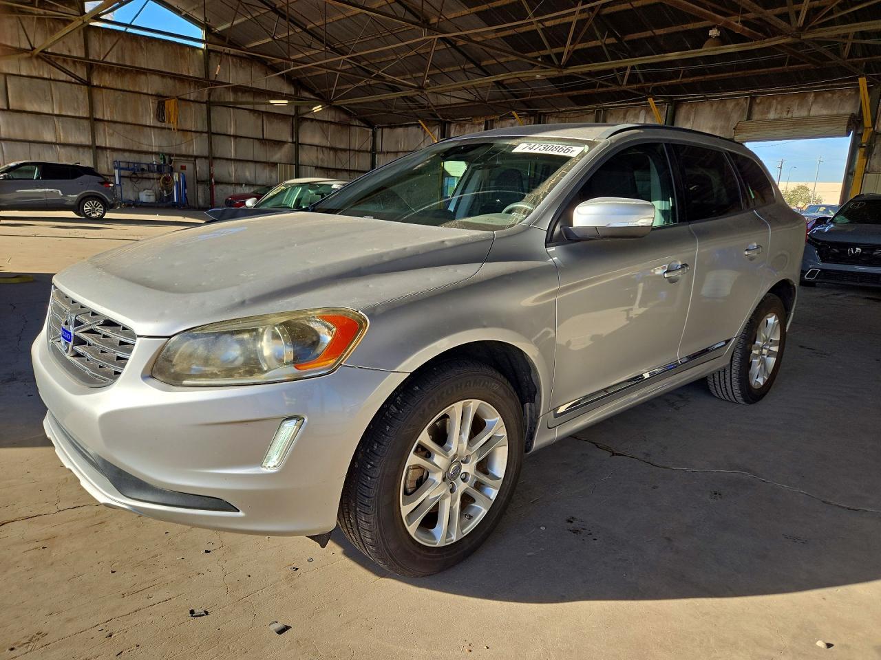 2015 VOLVO XC60 T5 view, angle 1