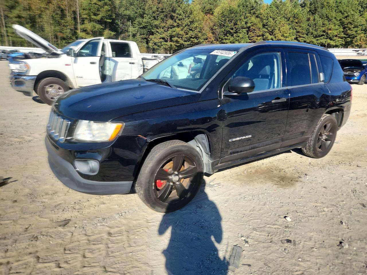 Vue de 2011 JEEP COMPASS SPORT, angle 1