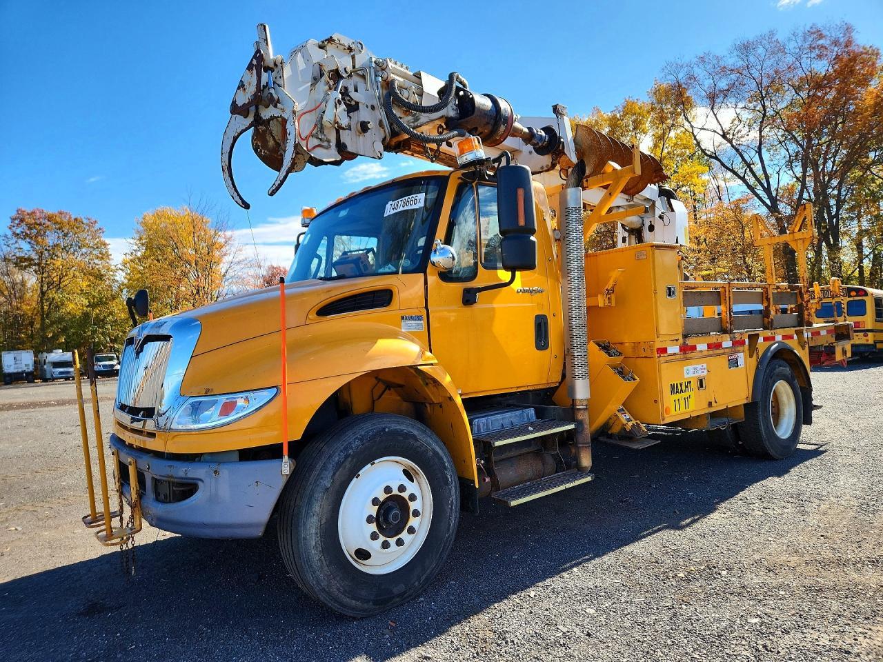 منظر 2012 INTERNATIONAL 4400 DIGGER DERRICK TRUCK، زاوية 1