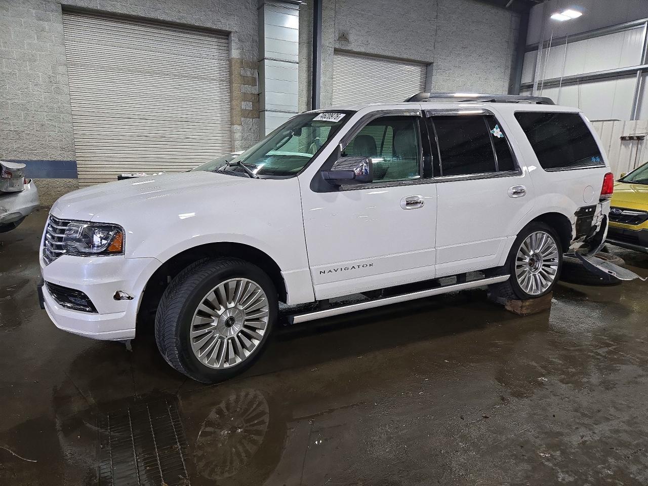 منظر 2015 LINCOLN NAVIGATOR، زاوية 1