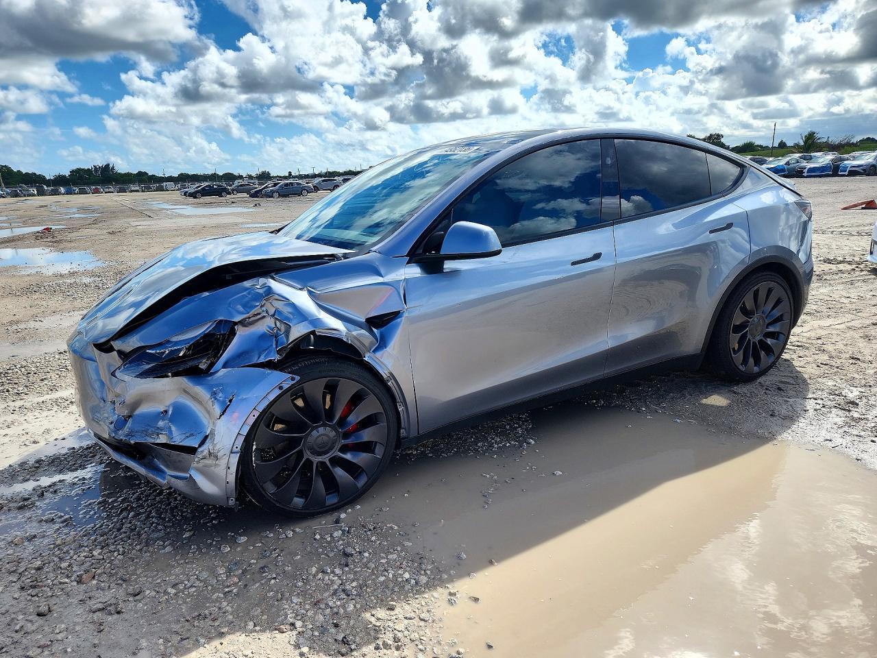 Vista de 2024 TESLA MODEL Y, ángulo 1
