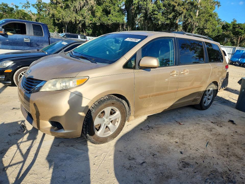 2011 TOYOTA SIENNA LE  