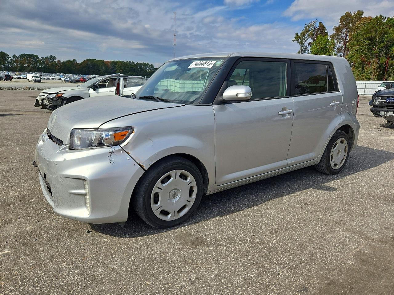 Vista de 2013 SCION XB BASE, ángulo 1
