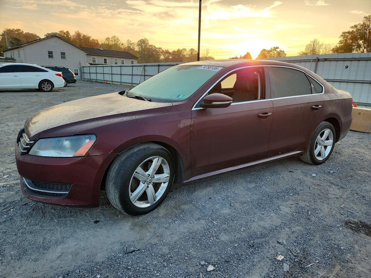 Vista de 2012 VOLKSWAGEN PASSAT SE, ángulo 1