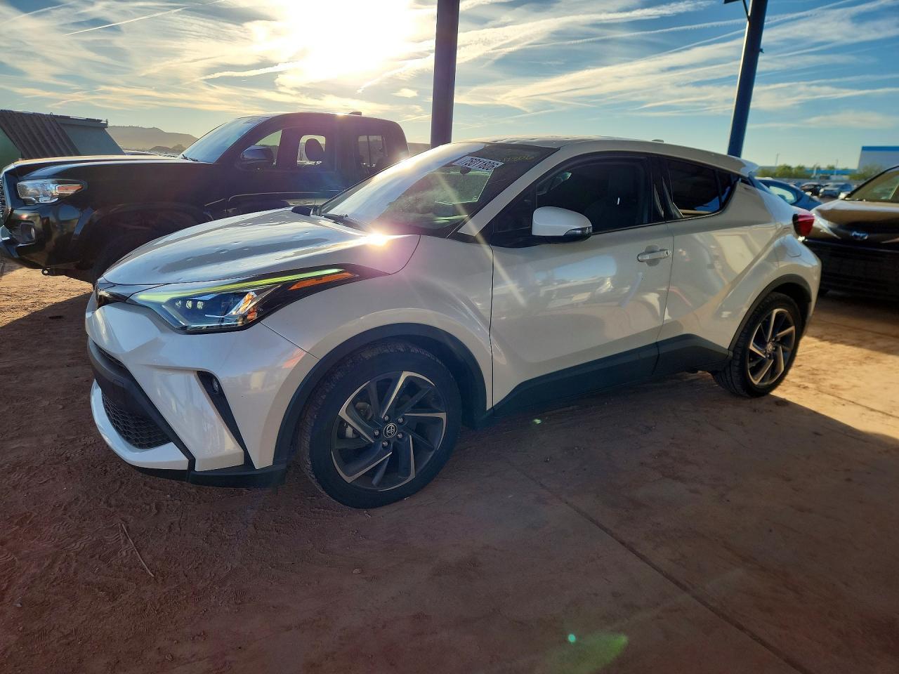 Vue de 2021 TOYOTA C-HR, angle 1
