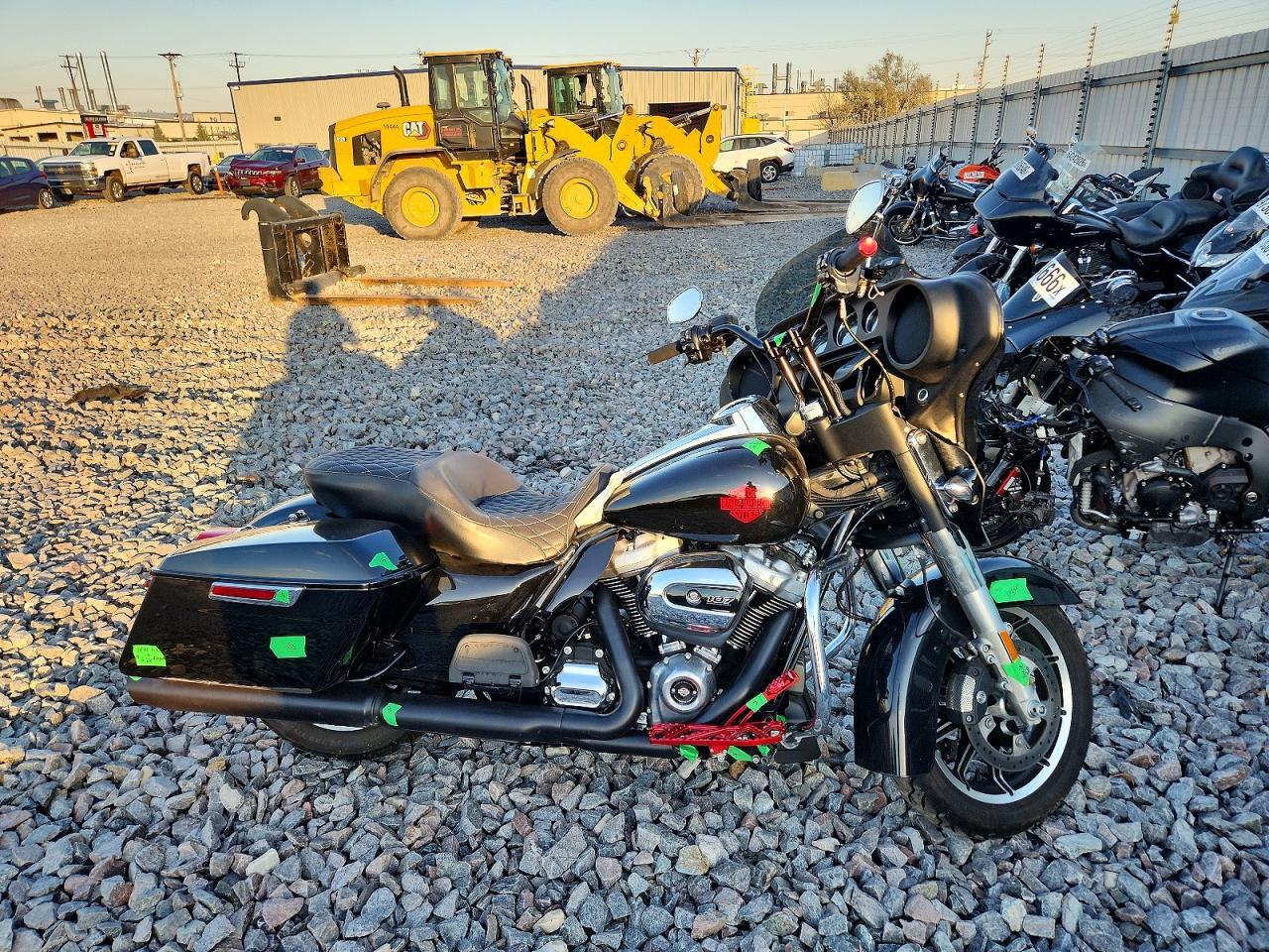 منظر 2020 HARLEY-DAVIDSON FLHT، زاوية 1