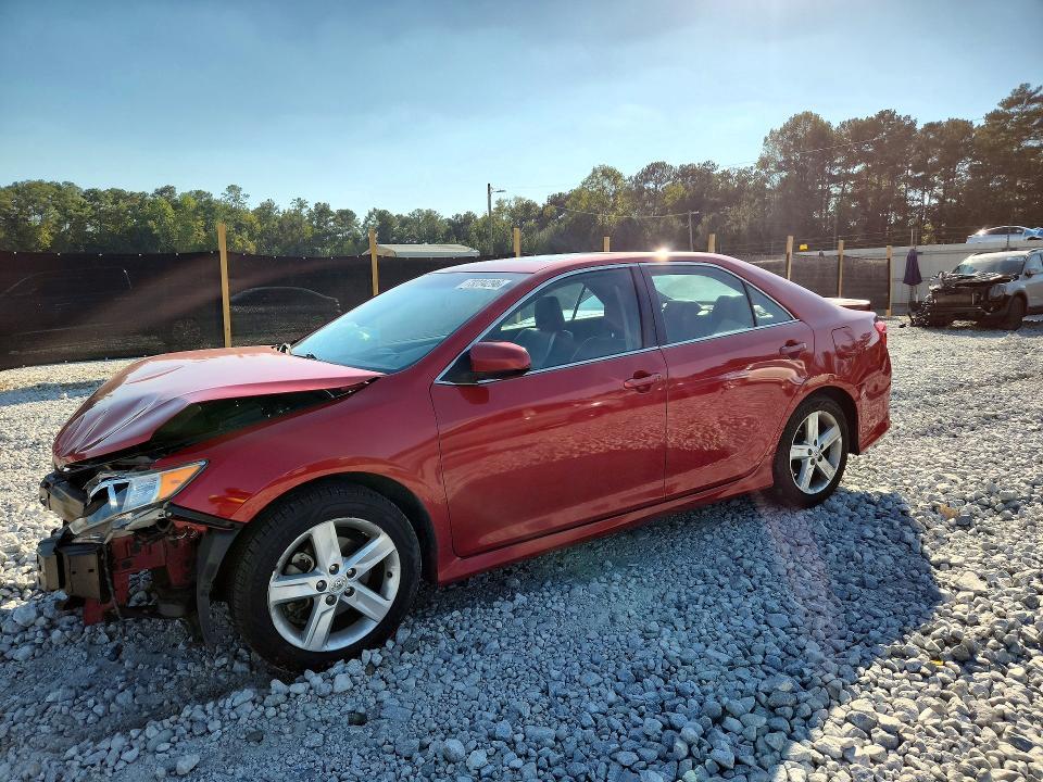 2014 TOYOTA CAMRY SE  
