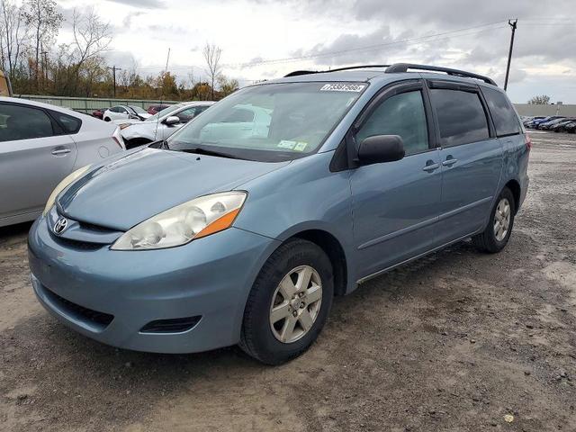 2010 TOYOTA SIENNA