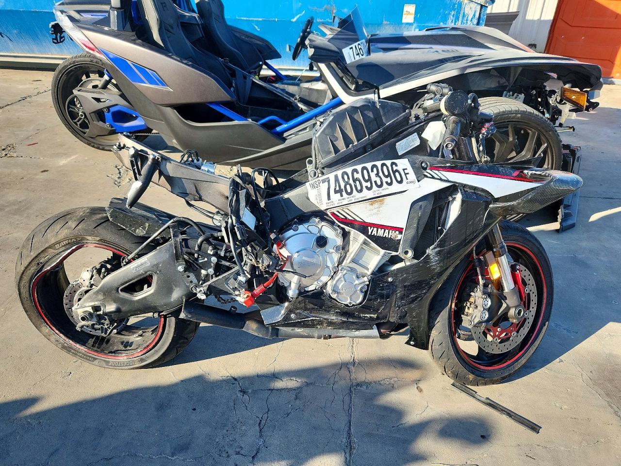 Vedere 2016 YAMAHA YZFR1S, unghi 1