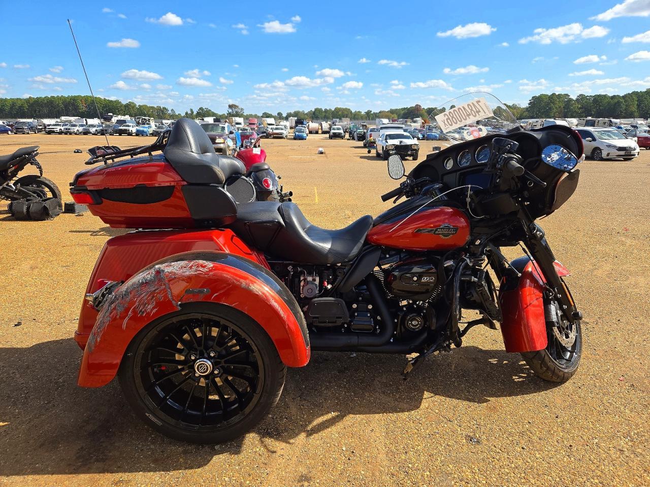 منظر 2025 HARLEY-DAVIDSON FLHTCUTG، زاوية 1