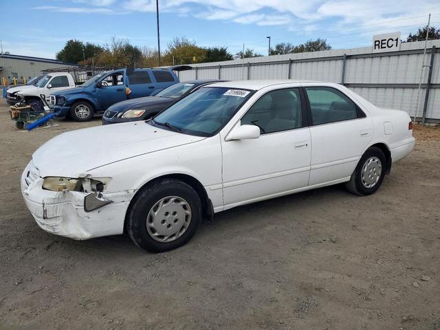 1998 TOYOTA CAMRY LE  