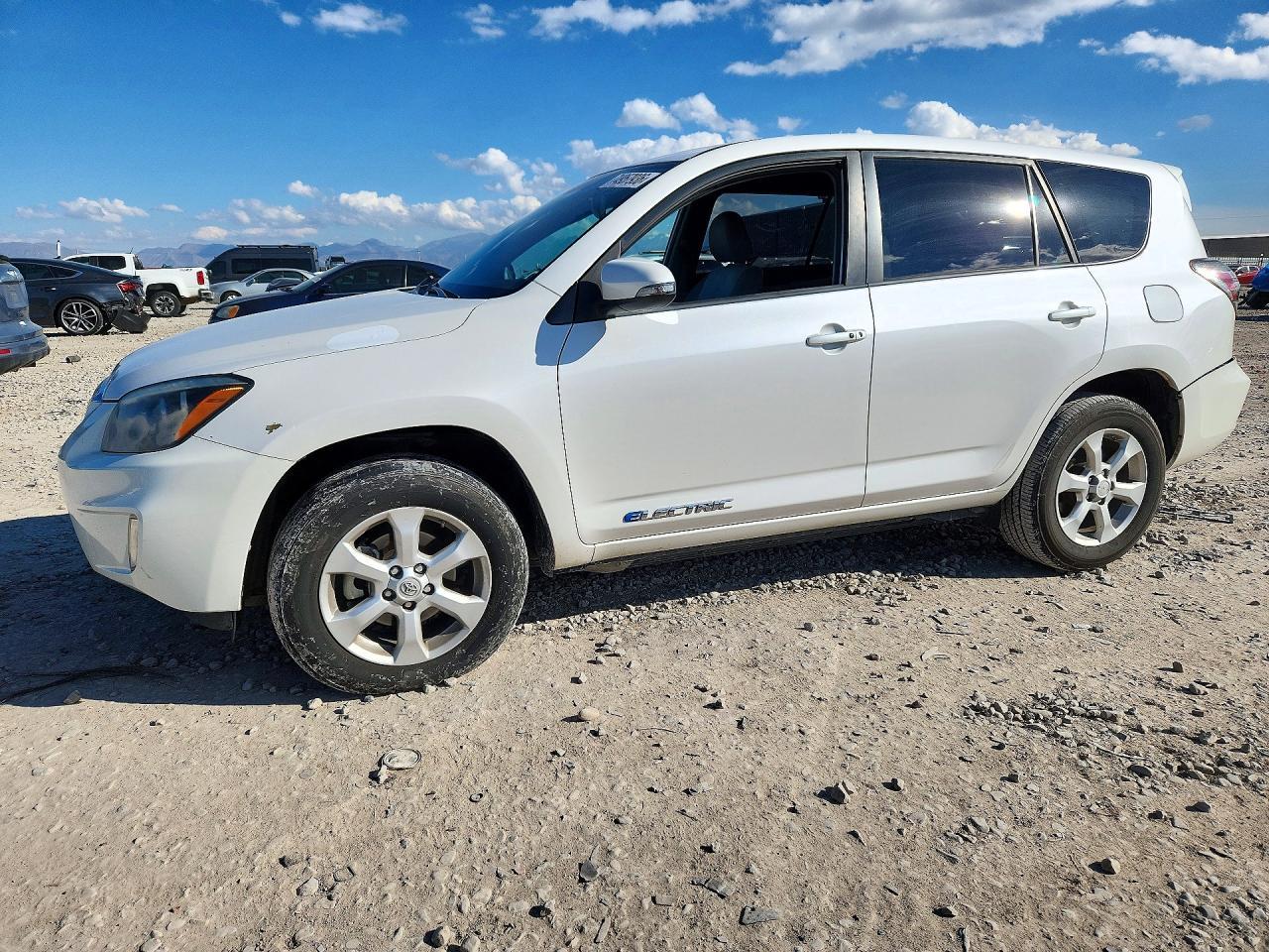Vista de 2012 TOYOTA RAV4 EV BASE, ángulo 1