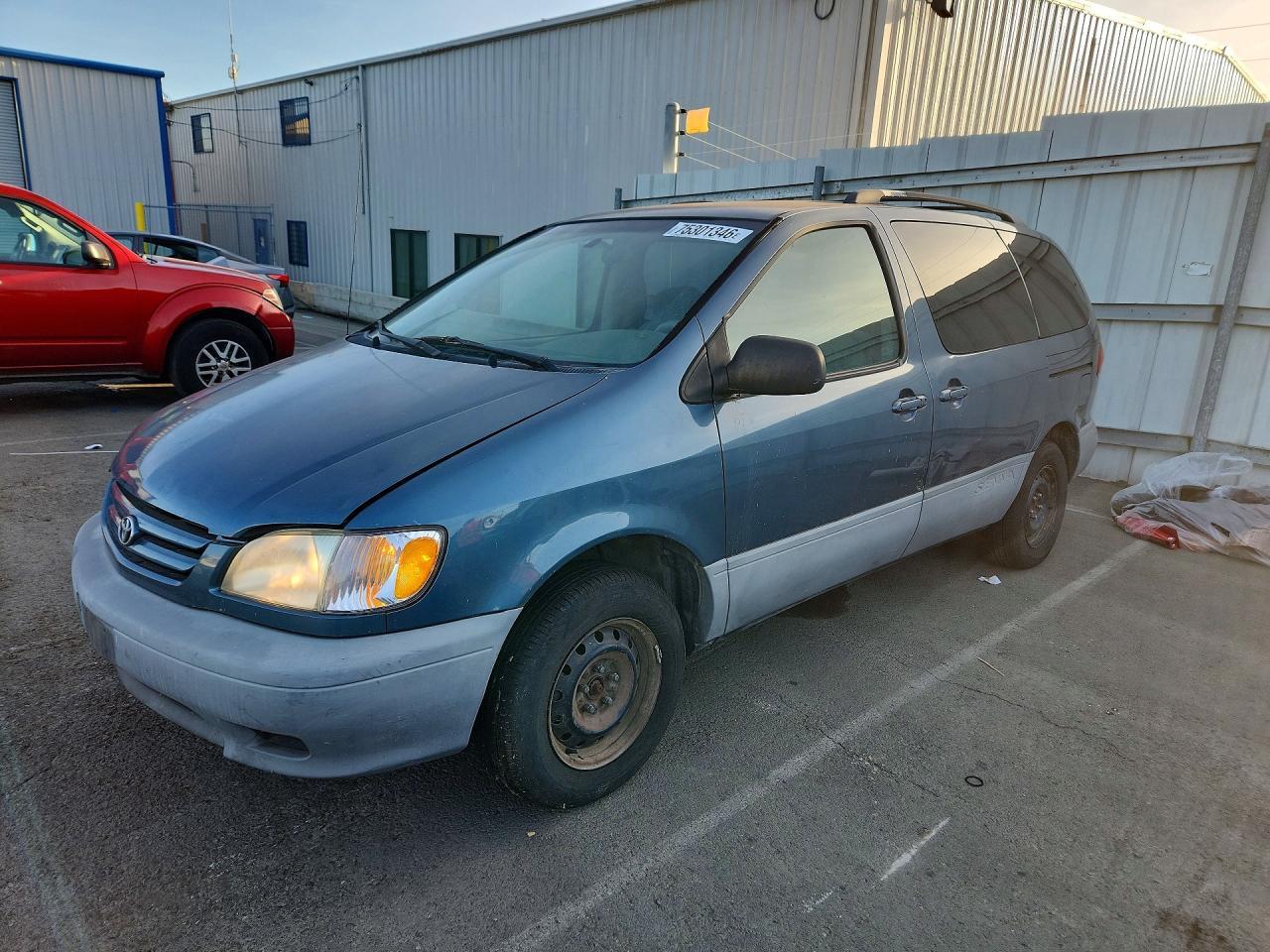 منظر 2001 TOYOTA SIENNA LE، زاوية 1