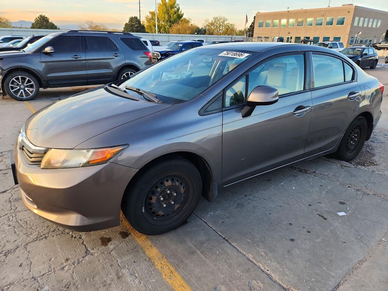 Vue de 2012 HONDA CIVIC LX, angle 1
