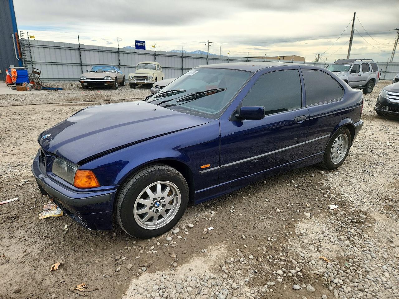 منظر 1999 BMW 318TI، زاوية 1