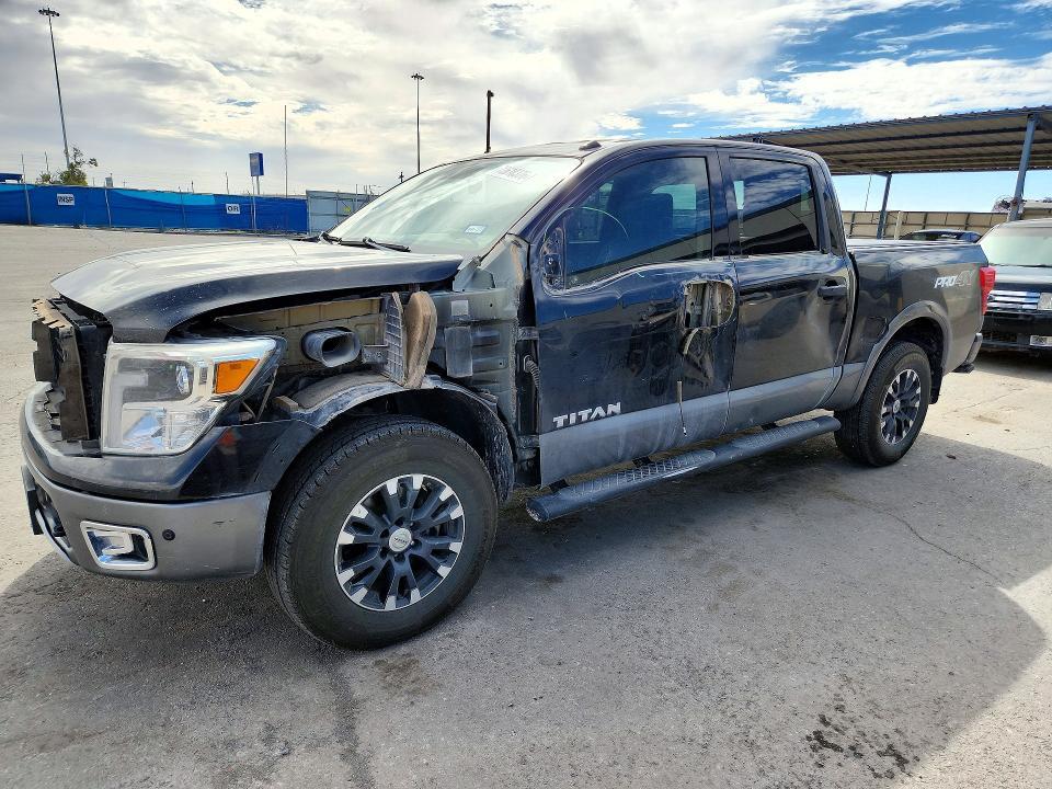 2017 NISSAN TITAN PRO-4X  
