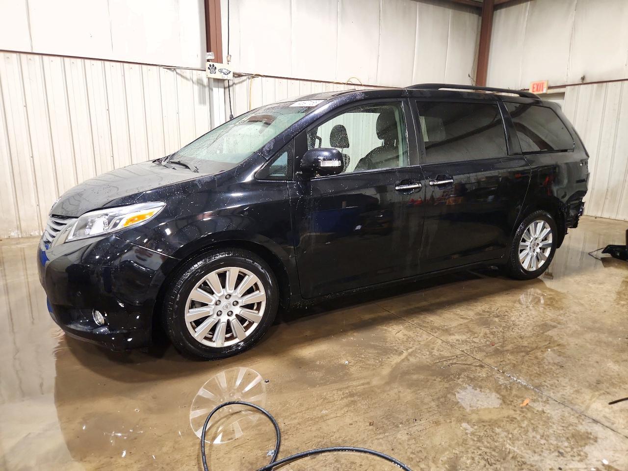 Vedere 2017 TOYOTA SIENNA LIMITED PREMIUM 7-PASSENGER, unghi 1