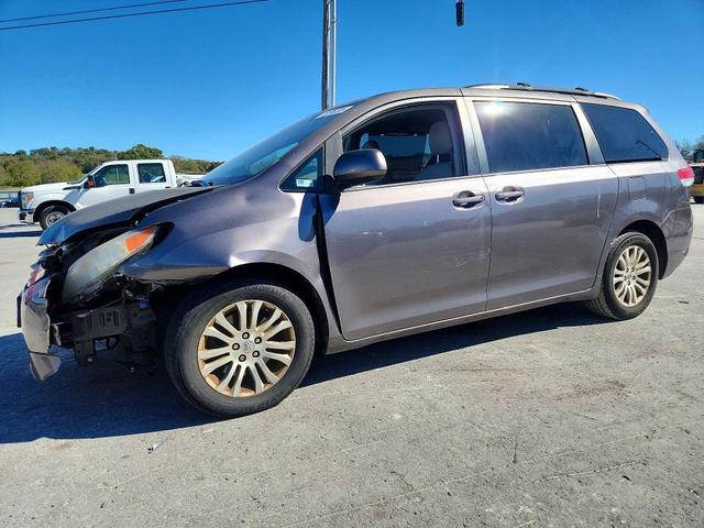 2013 TOYOTA SIENNA XLE 8-PASSENGER  