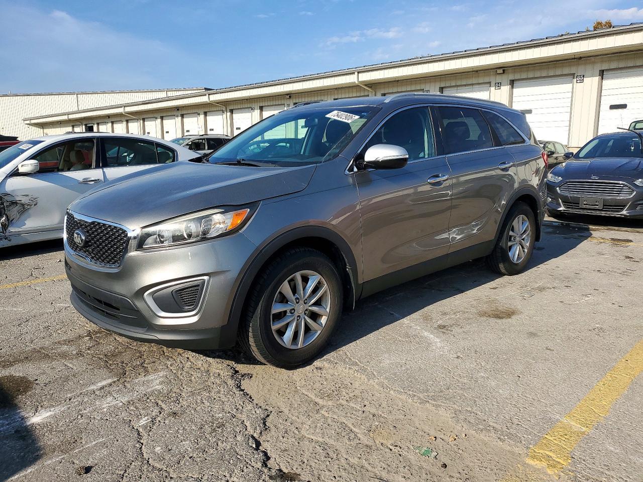 منظر 2016 KIA SORENTO LX، زاوية 1