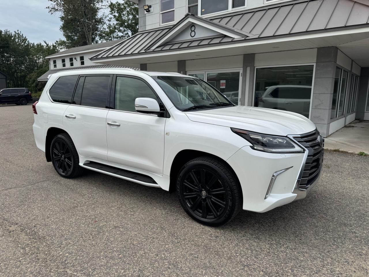 منظر 2016 LEXUS LX 570، زاوية 1