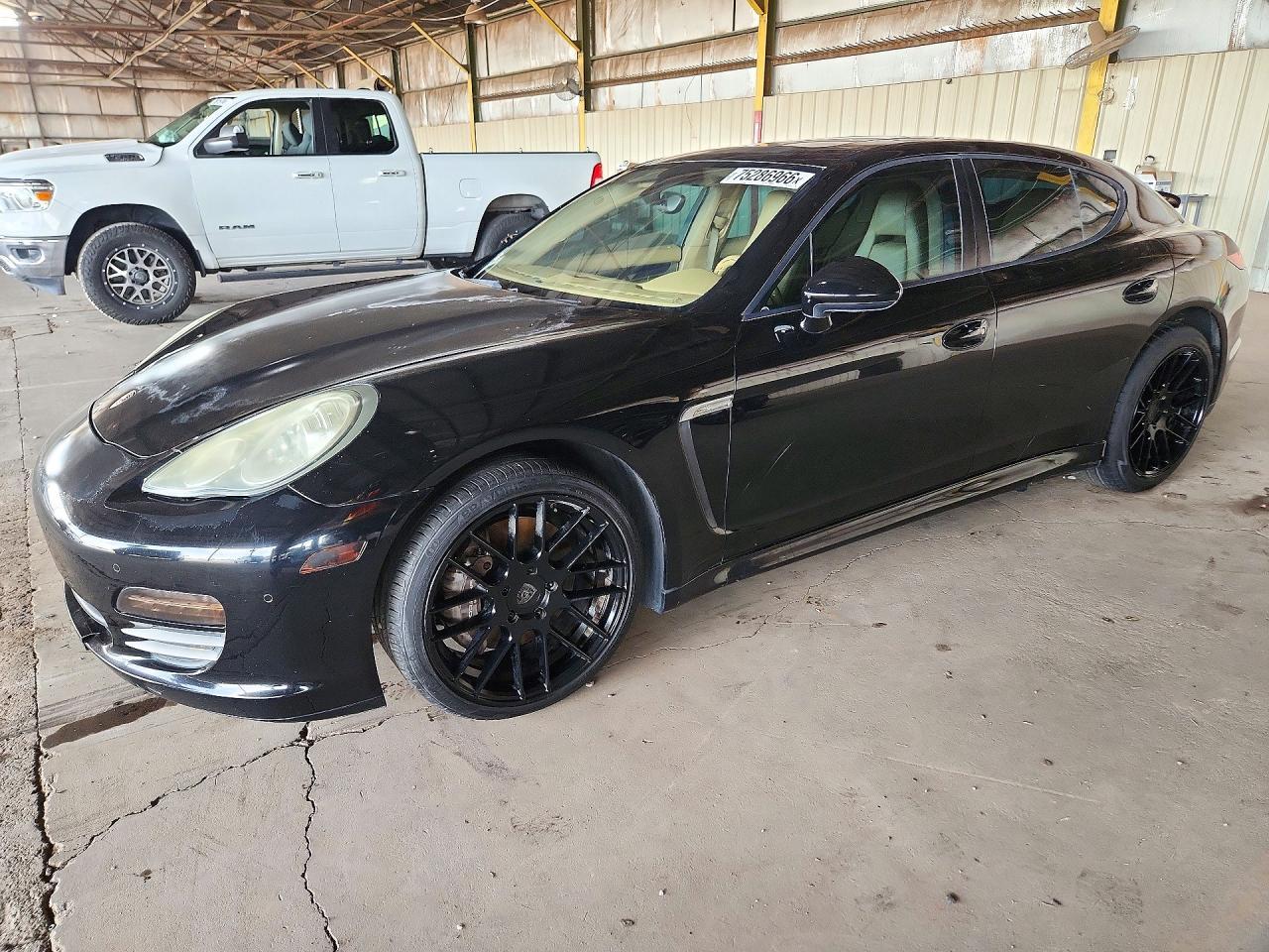 Vue de 2011 PORSCHE PANAMERA 2, angle 1