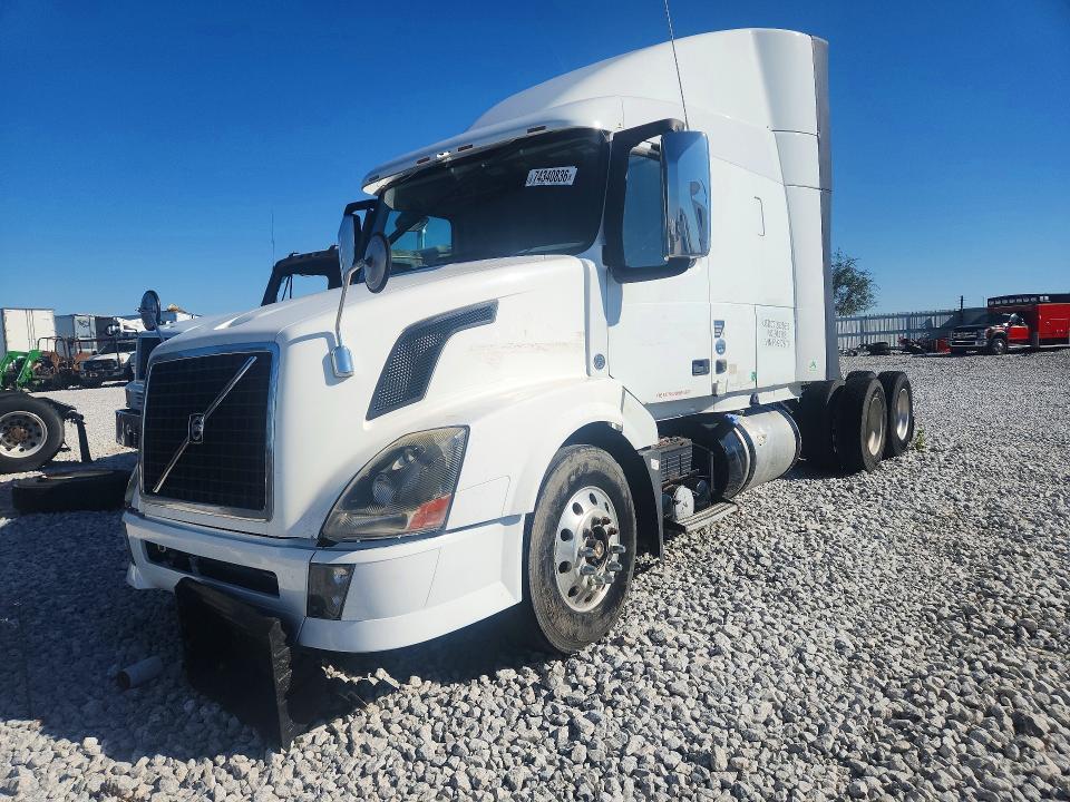 2015 VOLVO VN VNL  