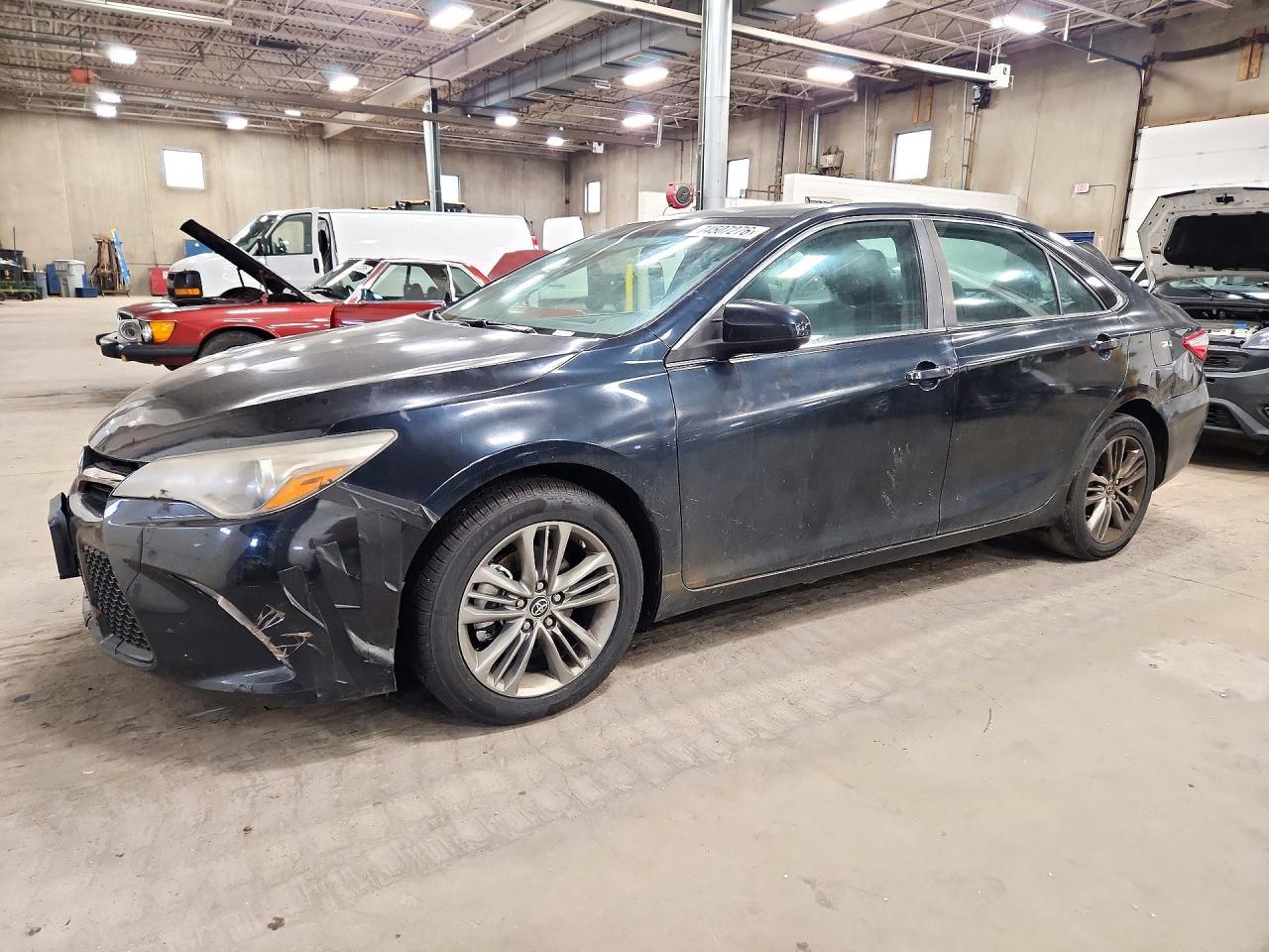 Vedere 2015 TOYOTA CAMRY SE, unghi 1