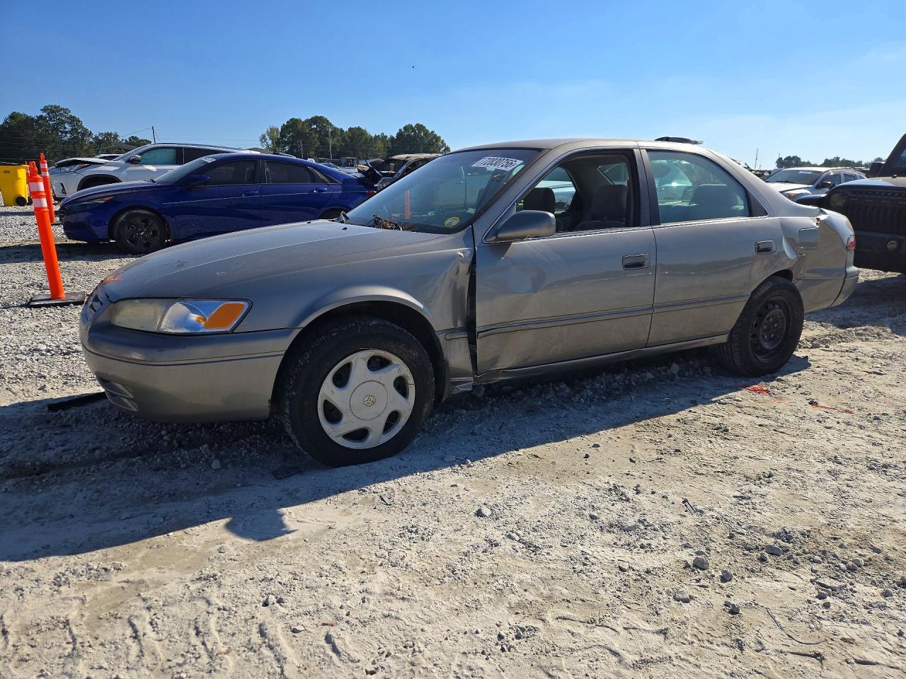 Vista de 1997 TOYOTA CAMRY LE V6, ángulo 1