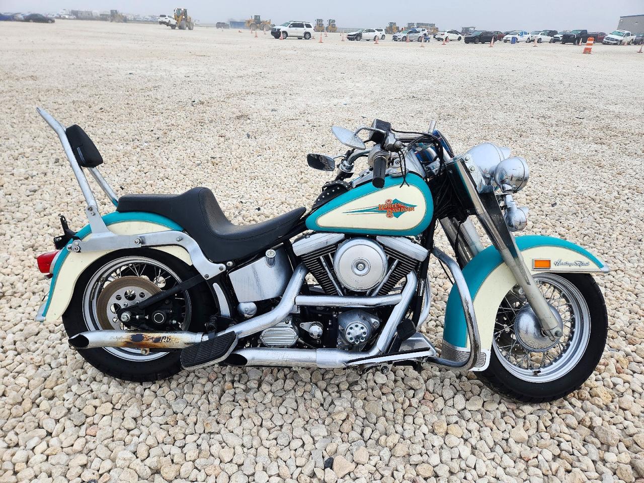 منظر 1992 HARLEY-DAVIDSON FLSTC، زاوية 1
