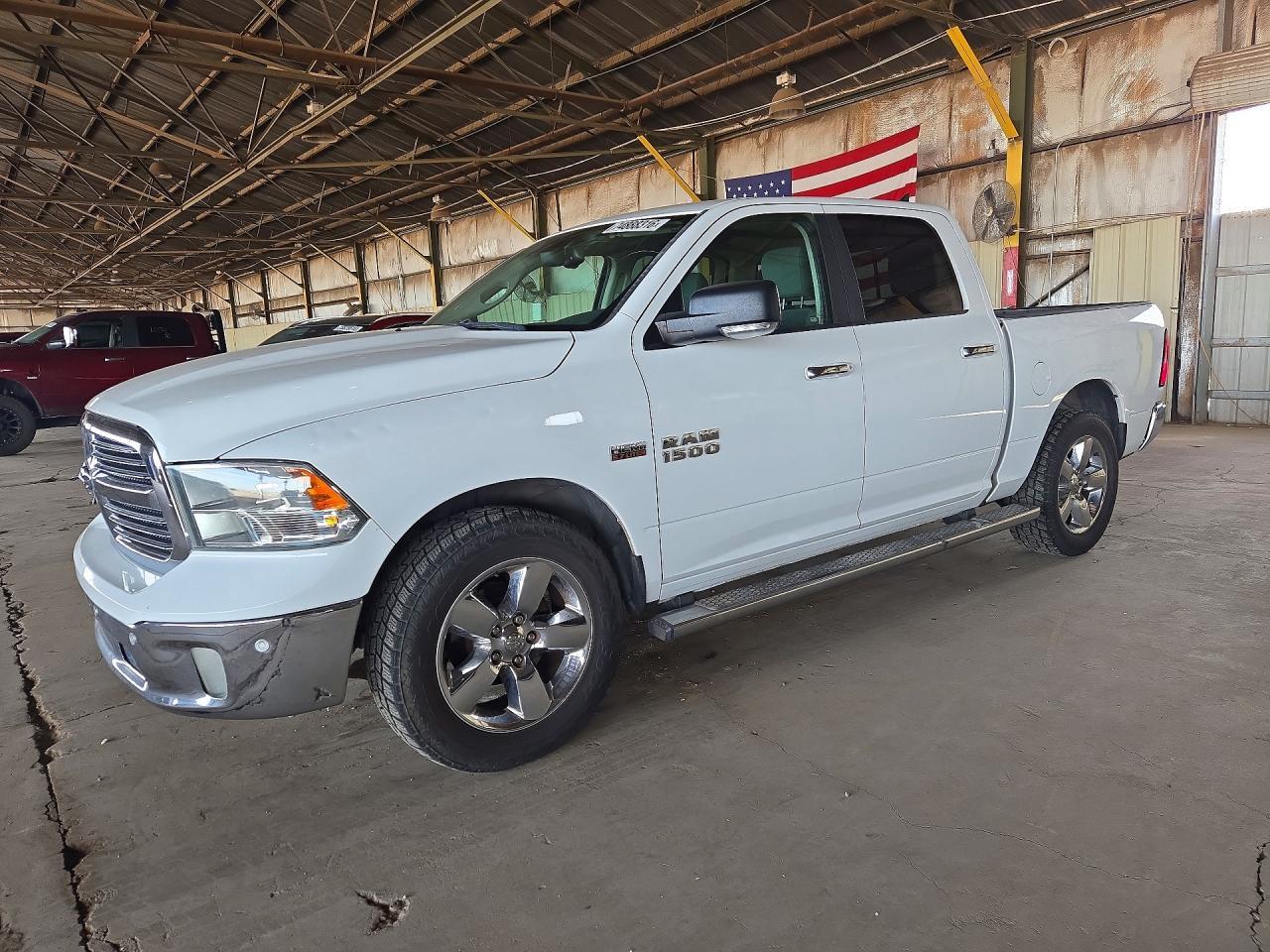 Vue de 2015 RAM 1500 SLT, angle 1