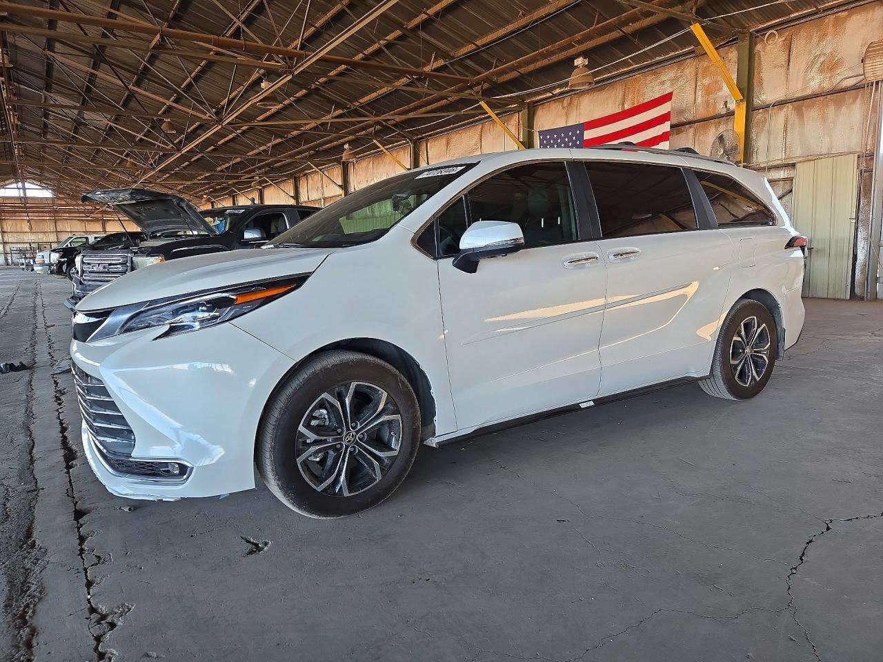 Vue de 2025 TOYOTA SIENNA PLATINUM 7-PASSENGER, angle 1