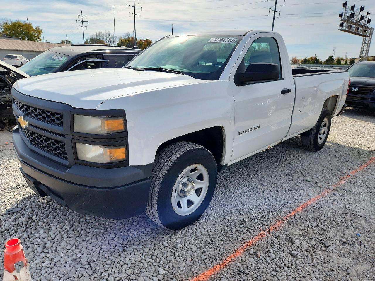 Vue de 2014 CHEVROLET SILVERADO C1500, angle 1