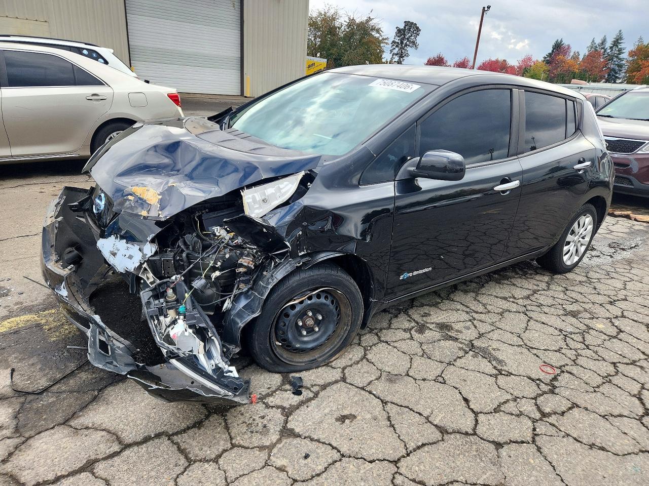Vue de 2015 NISSAN LEAF S, angle 1