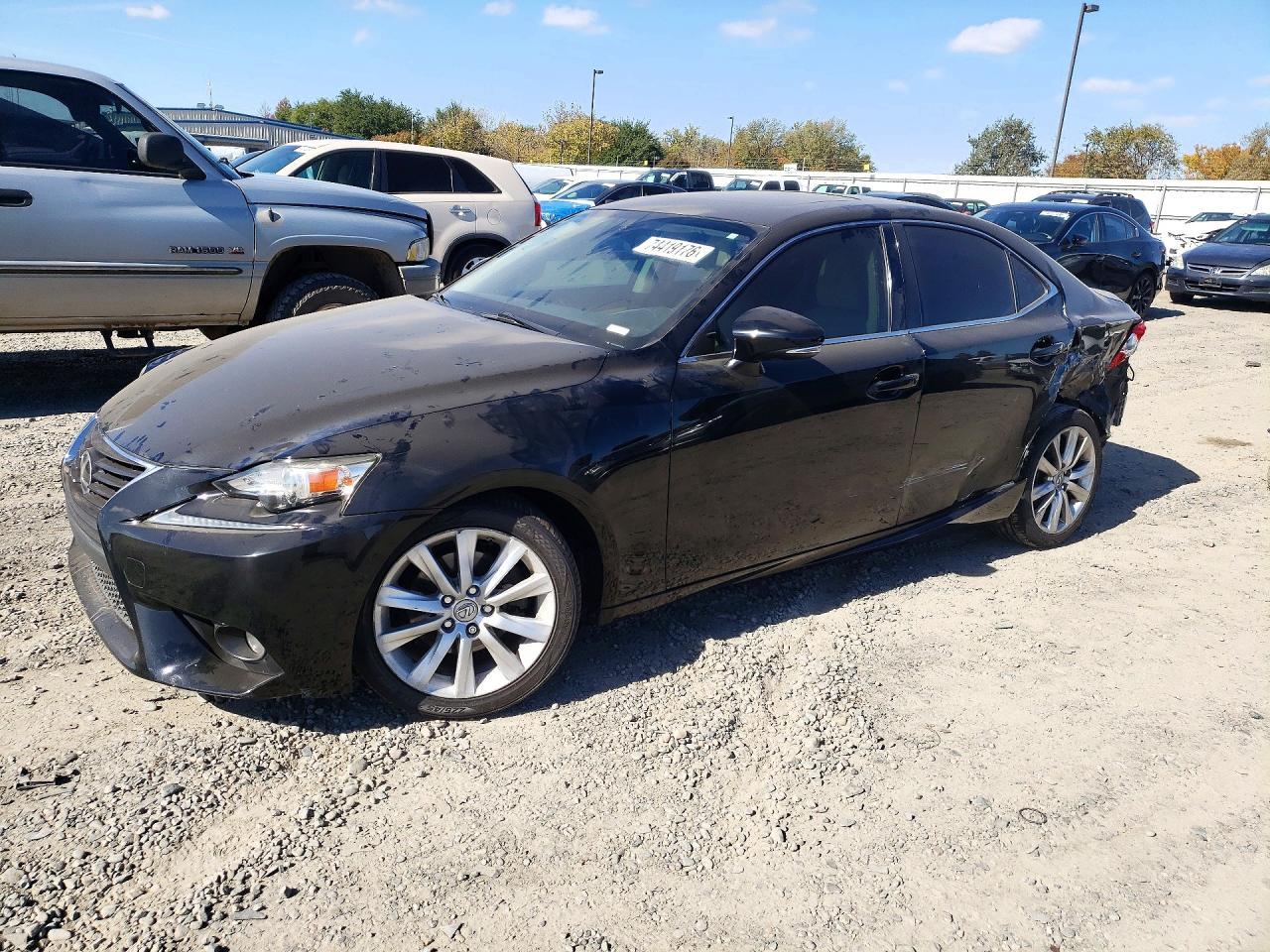 Vue de 2014 LEXUS IS 250, angle 1