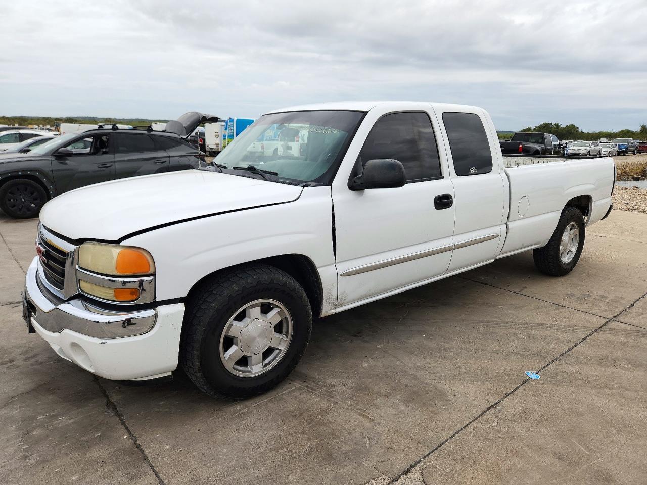 Vue de 2005 GMC SIERRA C1500, angle 1