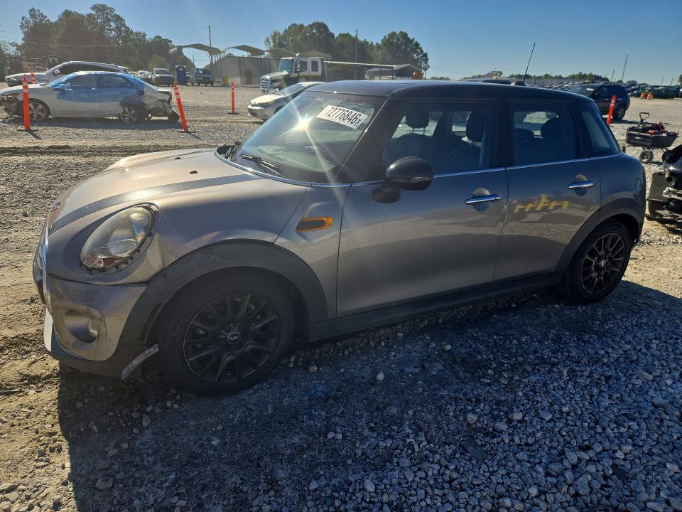 2017 MINI COOPER   