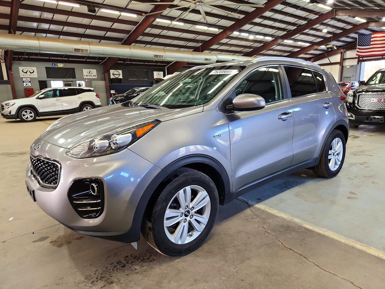Vista de 2018 KIA SPORTAGE LX, ángulo 1