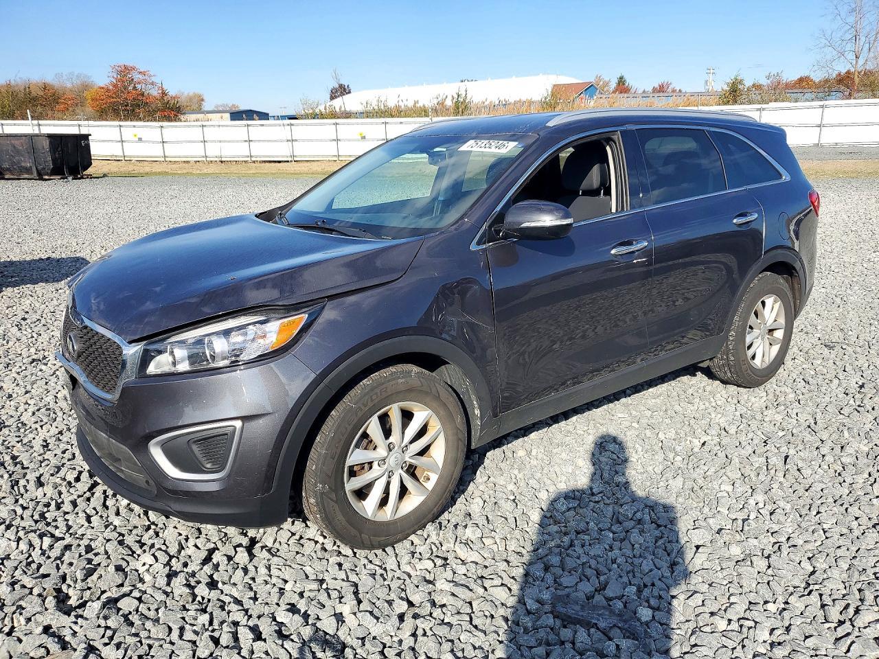 Вид 2016 KIA SORENTO LX, угол 1